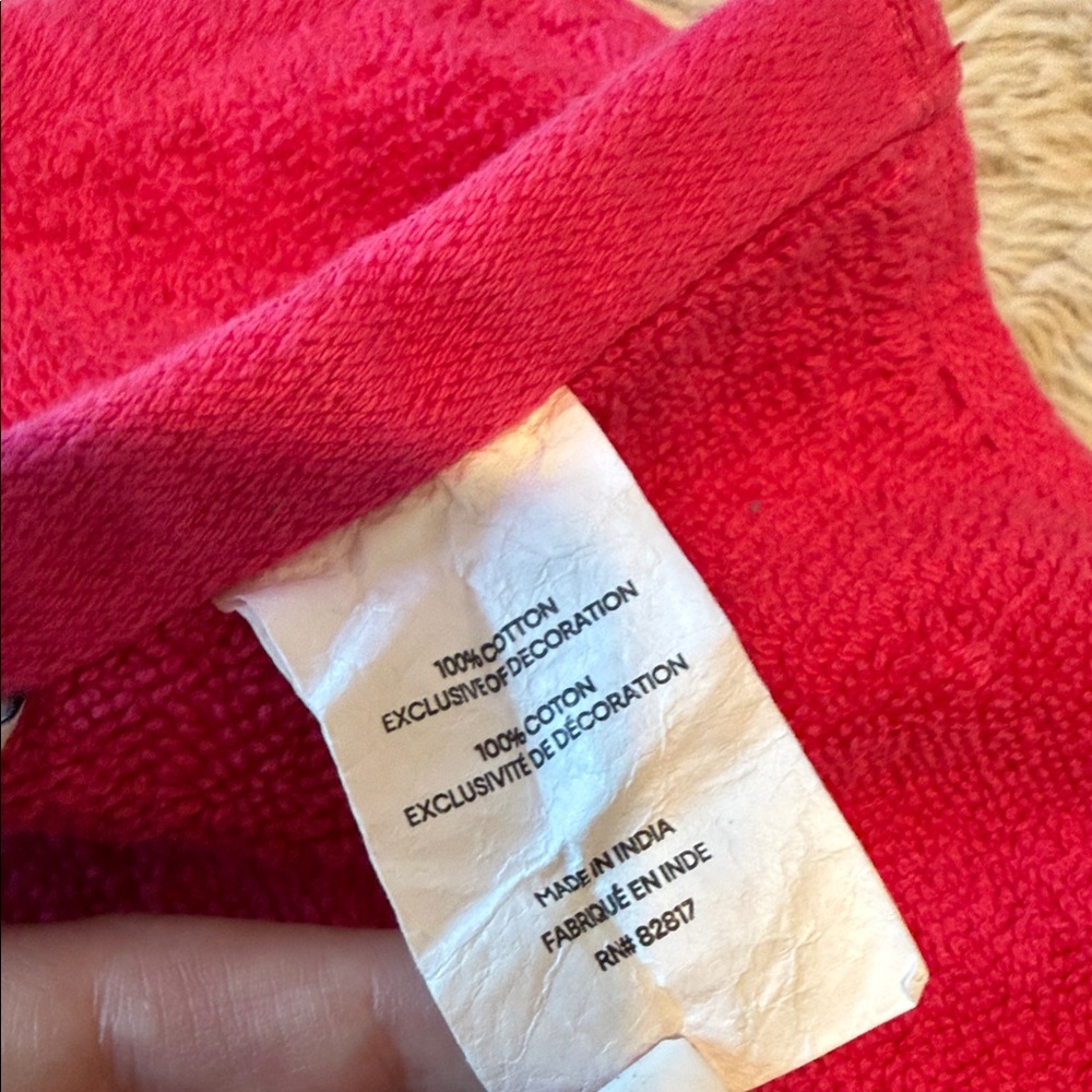 Lacoste Vibrant Pink Towel with Logo - Picture 3 of 4